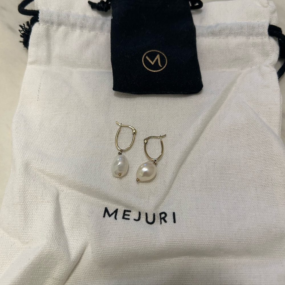 Mejuri Gold Hoop Earrings with Pearls